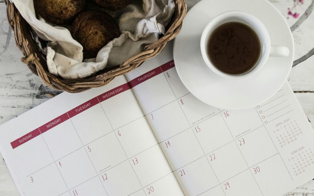 Anotar no calendário é um forma de manter controlado as finanças.
