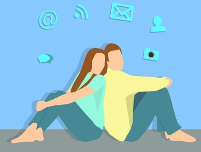 casal em conflito financeiro contas e dificuldades financeiras